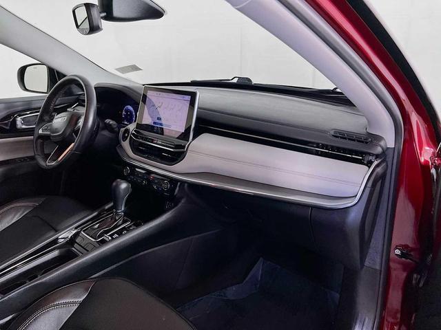 Photo of 2022 Velvet Red Pearlcoat Jeep Compass