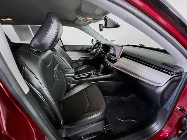 Photo of 2022 Velvet Red Pearlcoat Jeep Compass