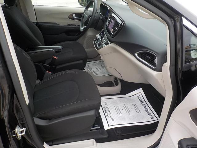 Photo of 2023 Black Chrysler Voyager