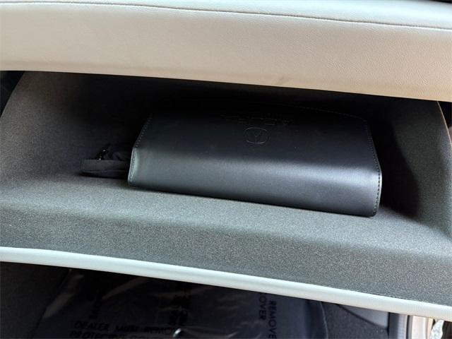 Photo of 2022 Lunar Silver Metallic Acura MDX