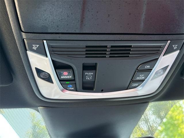 Photo of 2025 Platinum White Pearl Acura TLX