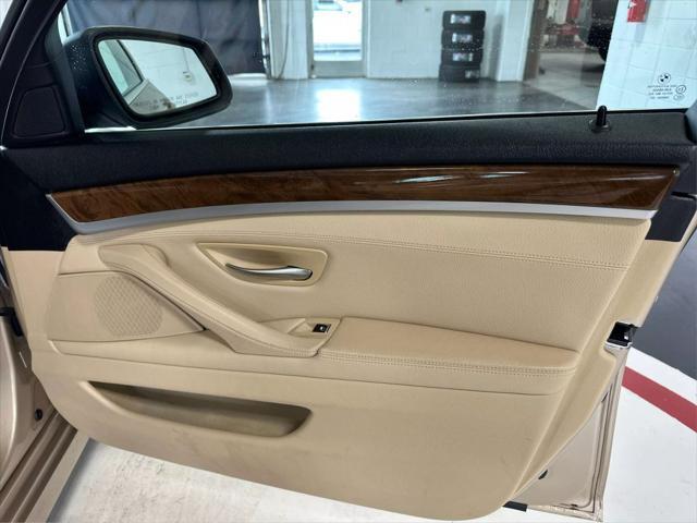 Photo of 2013 Gold BMW 528