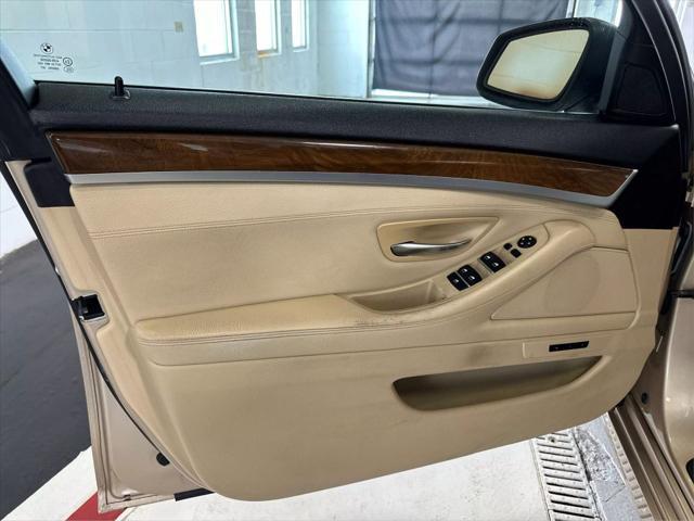 Photo of 2013 Gold BMW 528