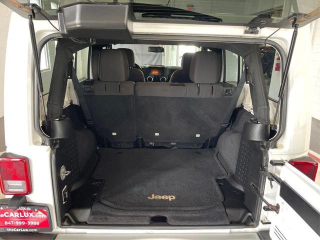 Photo of 2015 Bright White Jeep Wrangler Unlimited