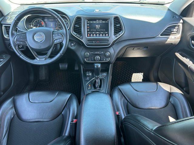 Photo of 2019 Velvet Red Pearlcoat Jeep Cherokee