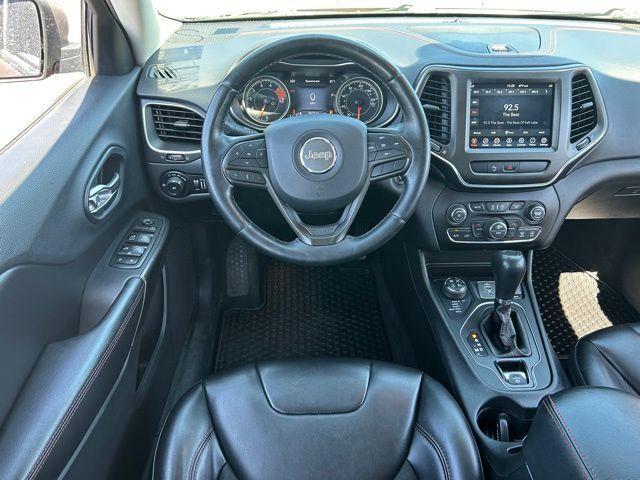 Photo of 2019 Velvet Red Pearlcoat Jeep Cherokee