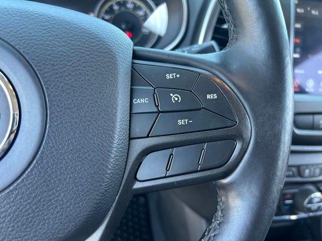 Photo of 2019 Velvet Red Pearlcoat Jeep Cherokee
