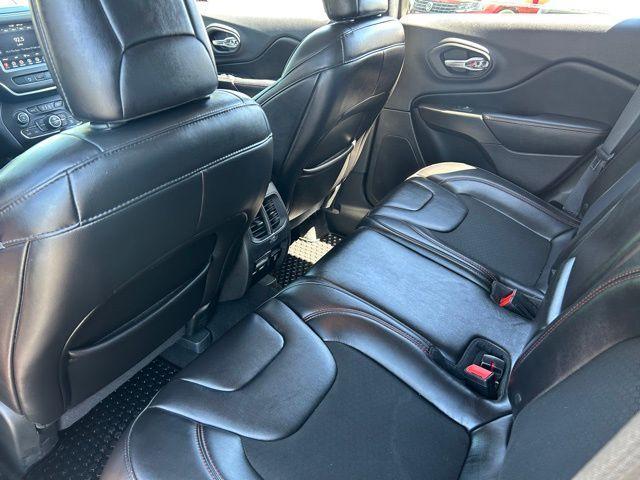 Photo of 2019 Velvet Red Pearlcoat Jeep Cherokee
