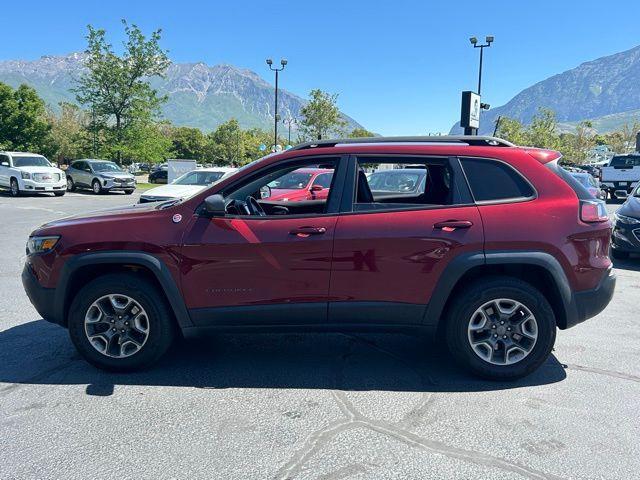 Photo of 2019 Velvet Red Pearlcoat Jeep Cherokee