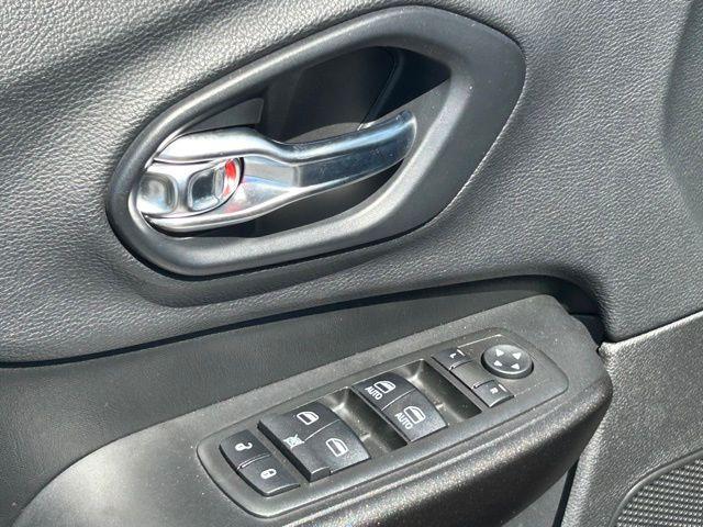 Photo of 2019 Velvet Red Pearlcoat Jeep Cherokee