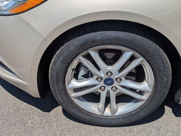 Photo of 2018 White Gold Ford Fusion