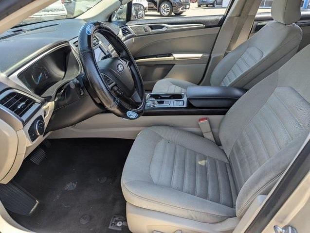 Photo of 2018 White Gold Ford Fusion