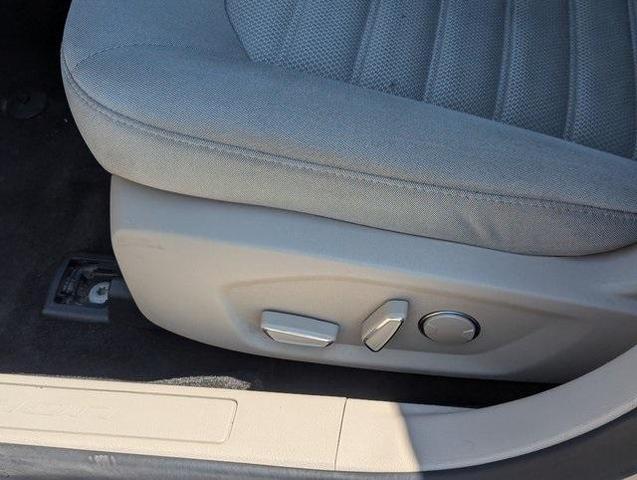 Photo of 2018 White Gold Ford Fusion