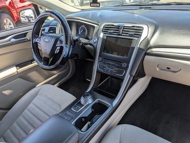 Photo of 2018 White Gold Ford Fusion