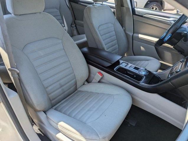 Photo of 2018 White Gold Ford Fusion