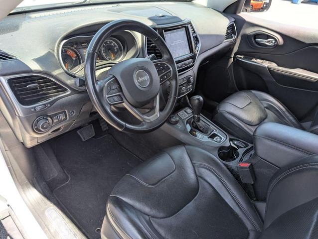 Photo of 2019 Bright White Clearcoat Jeep Cherokee