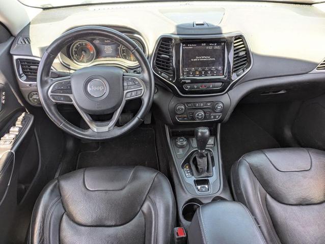 Photo of 2019 Bright White Clearcoat Jeep Cherokee