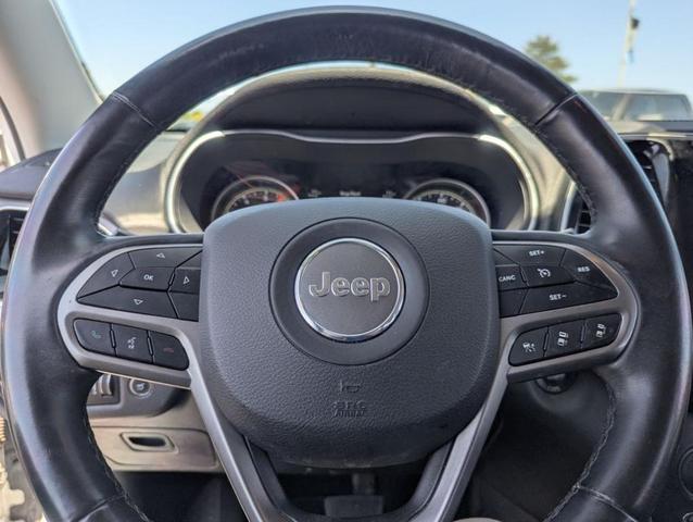 Photo of 2019 Bright White Clearcoat Jeep Cherokee