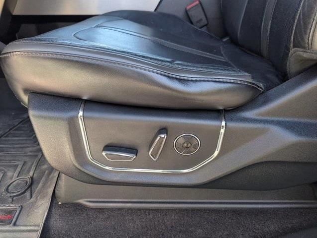 Photo of 2015 White Ford F-150