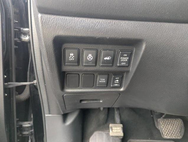 Photo of 2013 Super Black Nissan Pathfinder
