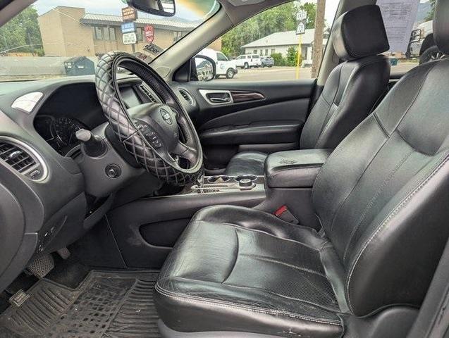 Photo of 2013 Super Black Nissan Pathfinder