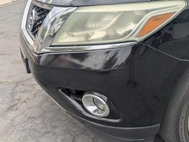 Photo of 2013 Super Black Nissan Pathfinder