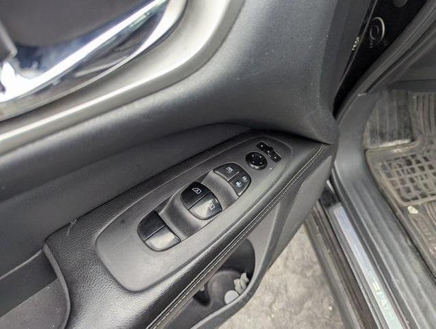 Photo of 2013 Super Black Nissan Pathfinder