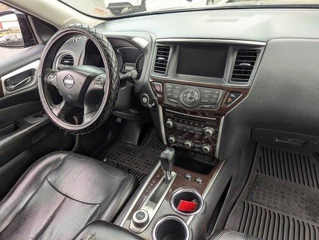 Photo of 2013 Super Black Nissan Pathfinder