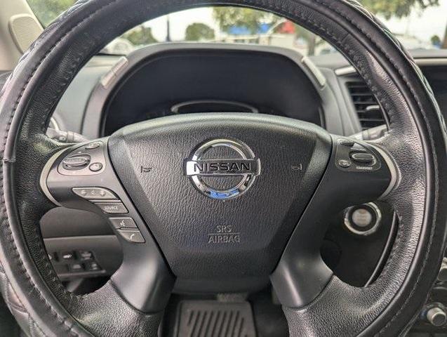 Photo of 2013 Super Black Nissan Pathfinder