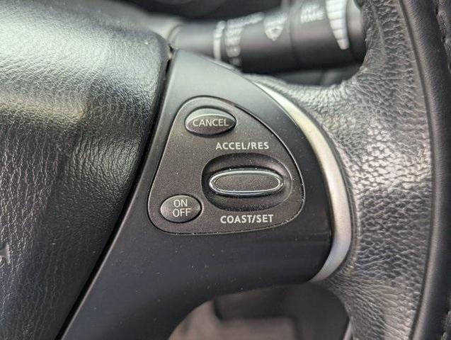 Photo of 2013 Super Black Nissan Pathfinder