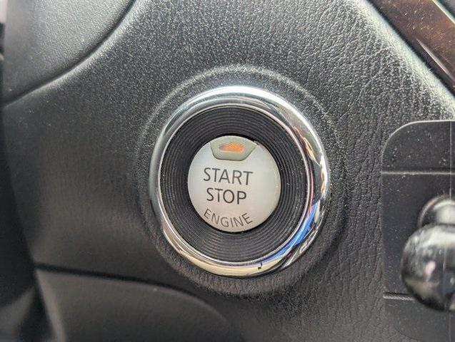 Photo of 2013 Super Black Nissan Pathfinder