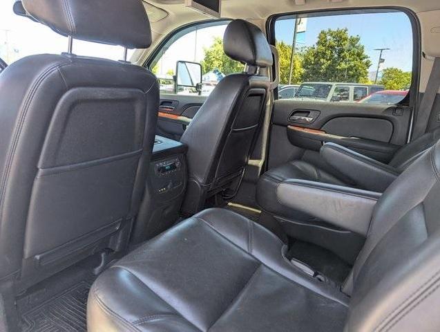 Photo of 2014 Summit White Chevrolet Suburban