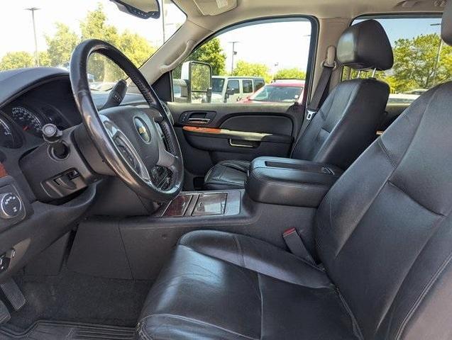 Photo of 2014 Summit White Chevrolet Suburban