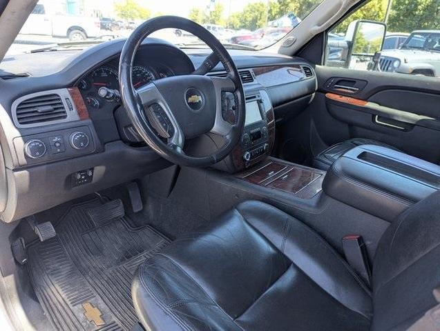Photo of 2014 Summit White Chevrolet Suburban
