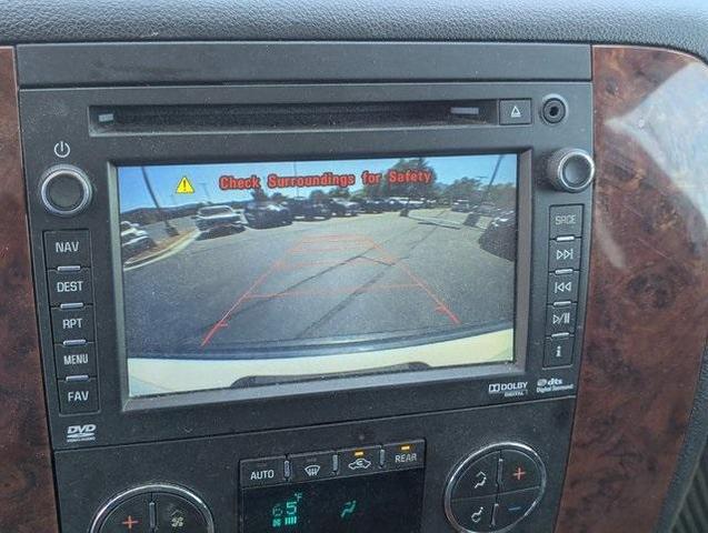 Photo of 2014 Summit White Chevrolet Suburban