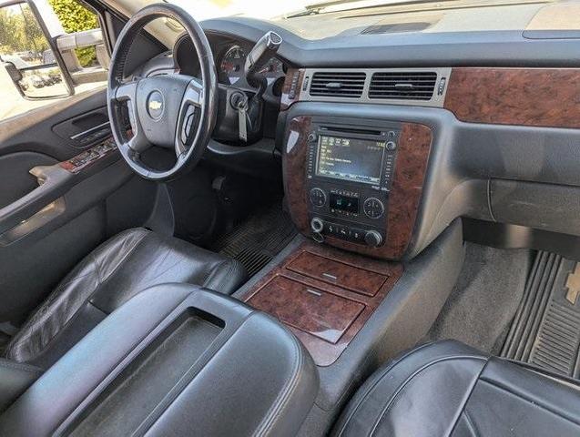 Photo of 2014 Summit White Chevrolet Suburban