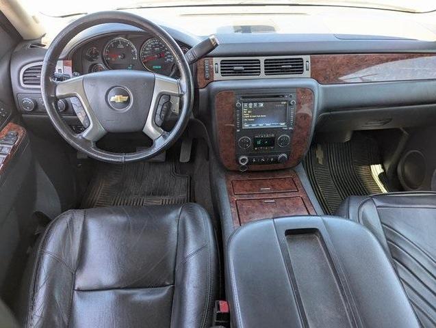 Photo of 2014 Summit White Chevrolet Suburban