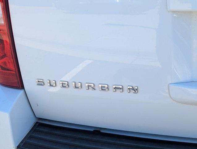 Photo of 2014 Summit White Chevrolet Suburban
