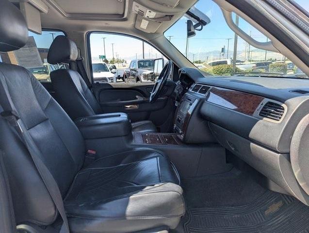 Photo of 2014 Summit White Chevrolet Suburban