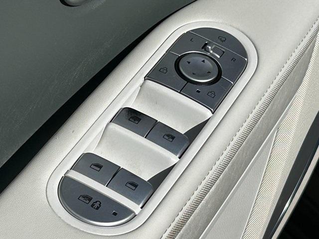 Photo of 2022 Gray Hyundai IONIQ 5