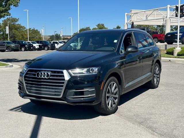 Photo of 2017 Night Black Audi Q7
