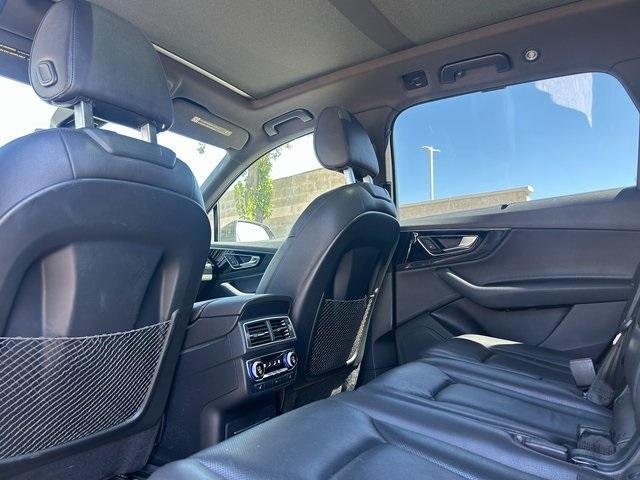 Photo of 2017 Night Black Audi Q7