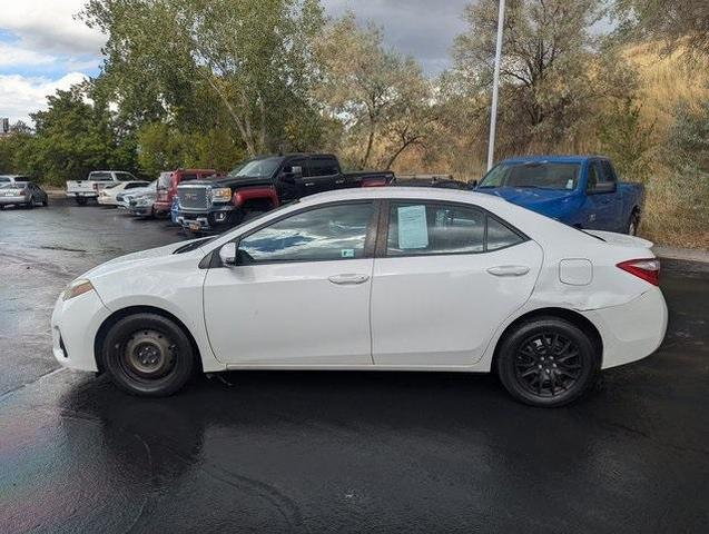 Photo of 2015 White Toyota Corolla