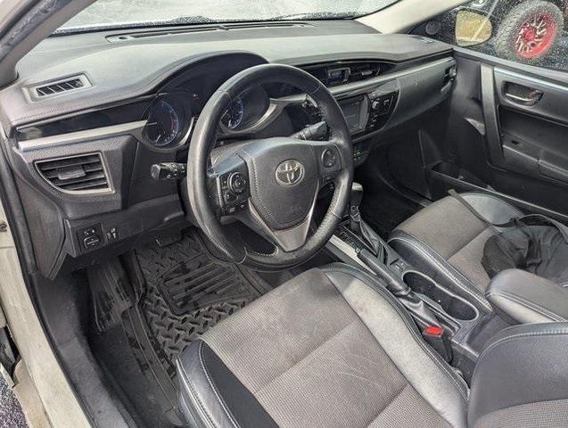 Photo of 2015 White Toyota Corolla