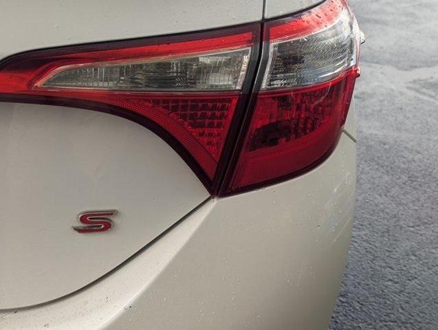 Photo of 2015 White Toyota Corolla