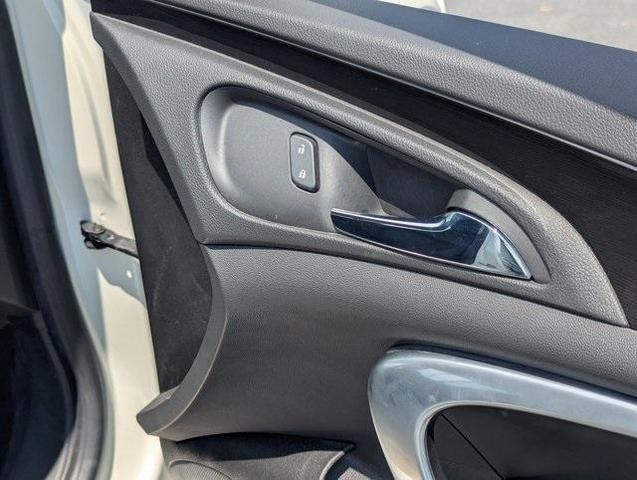 Photo of 2015 White Diamond Tri-Coat Buick Regal