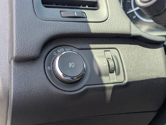 Photo of 2015 White Diamond Tri-Coat Buick Regal