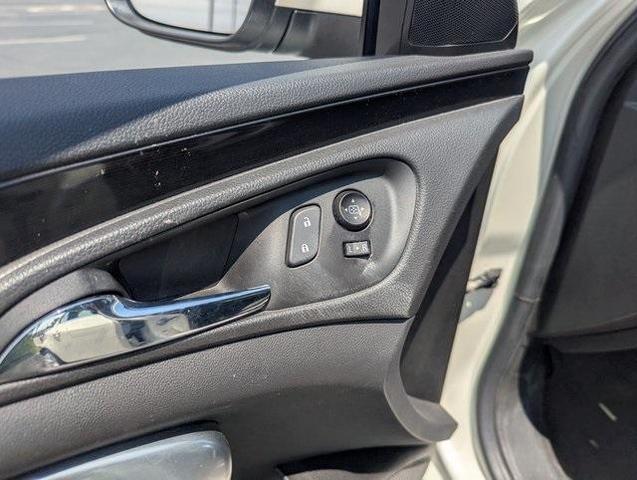 Photo of 2015 White Diamond Tri-Coat Buick Regal