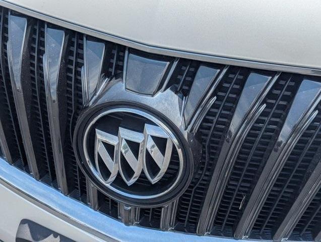 Photo of 2015 White Diamond Tri-Coat Buick Regal