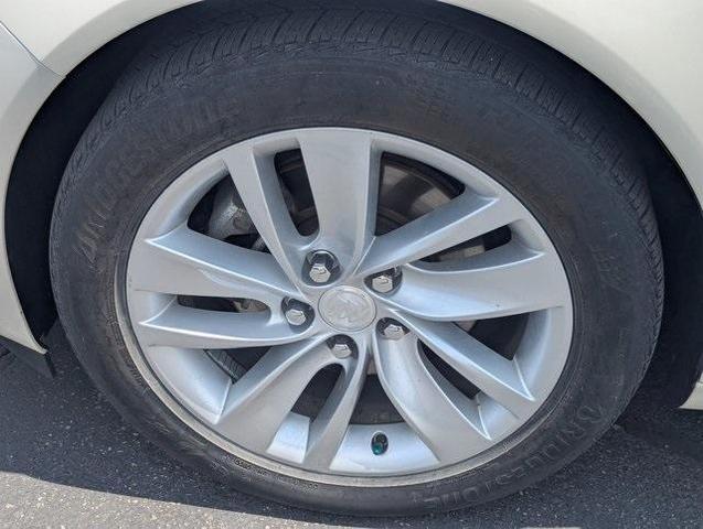Photo of 2015 White Diamond Tri-Coat Buick Regal